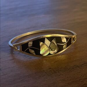 VINTAGE Mother-of-Pearl Accent Alpaca Silver Floral Bangle Bracelet